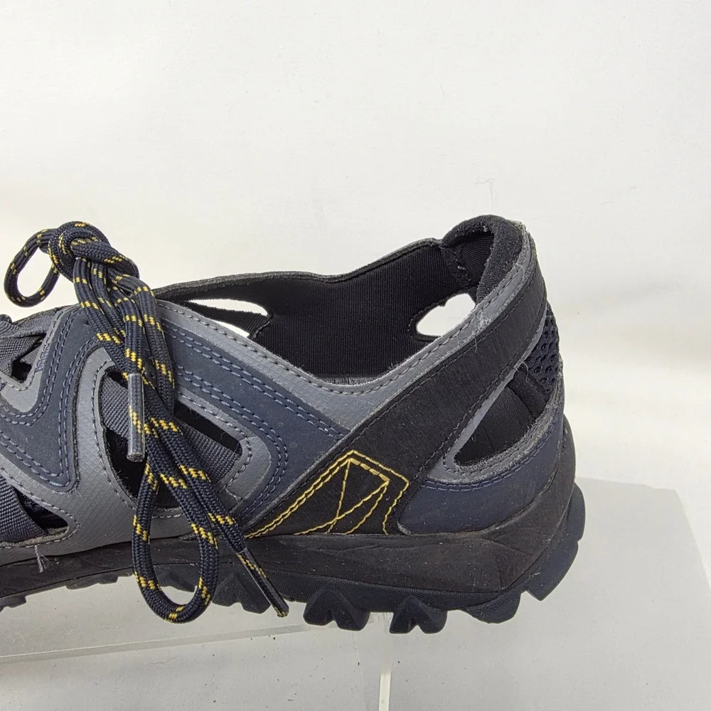 Merrell ships from